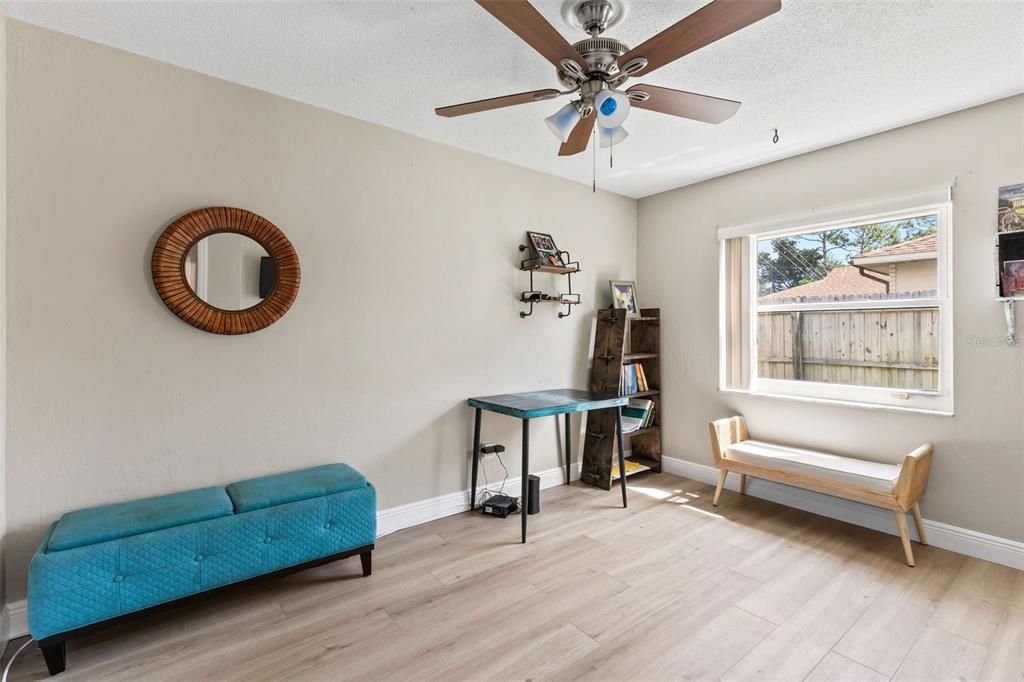 Active With Contract: $393,850 (3 beds, 2 baths, 1650 Square Feet)