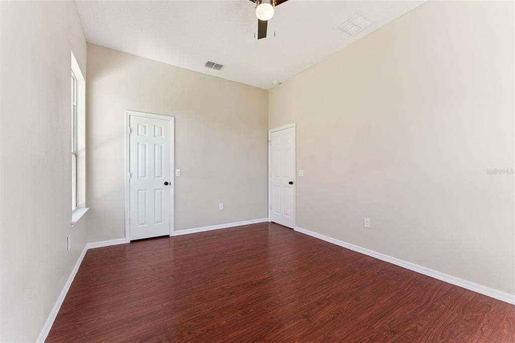 Под контрактом: $557,900 (4 спален, 3 ванн, 2912 Квадратных фут)