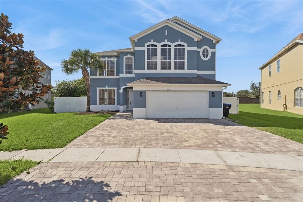 Под контрактом: $557,900 (4 спален, 3 ванн, 2912 Квадратных фут)