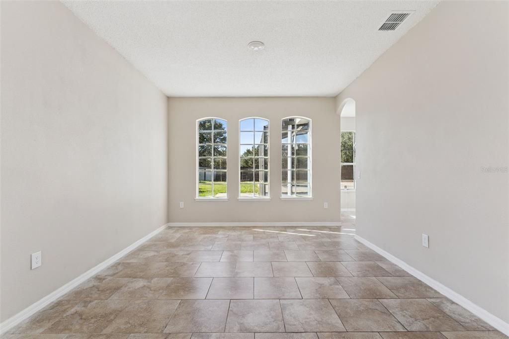 Под контрактом: $557,900 (4 спален, 3 ванн, 2912 Квадратных фут)