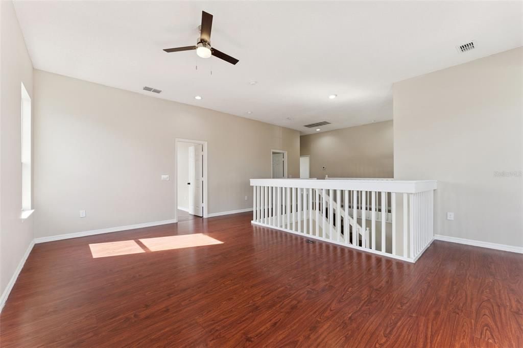 Под контрактом: $557,900 (4 спален, 3 ванн, 2912 Квадратных фут)