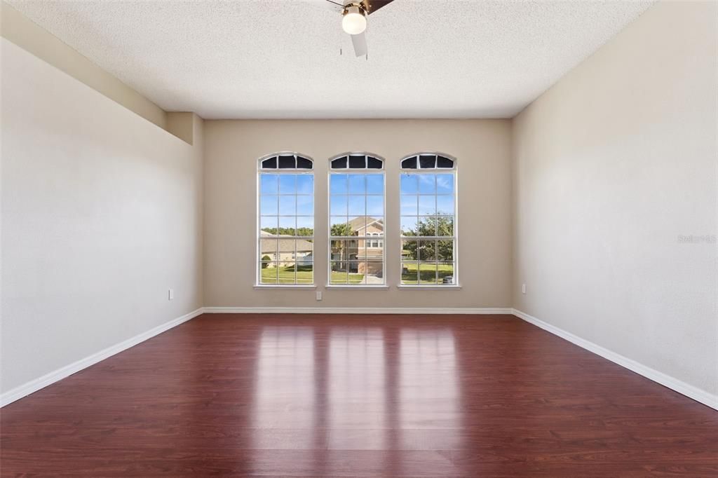 Под контрактом: $557,900 (4 спален, 3 ванн, 2912 Квадратных фут)