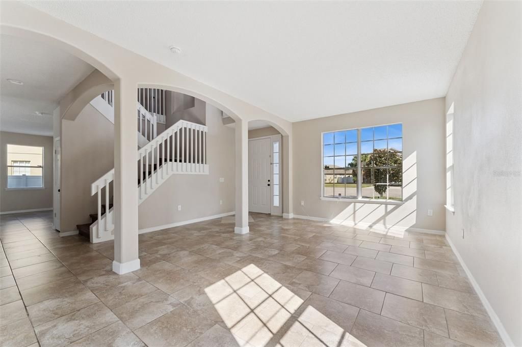 Под контрактом: $557,900 (4 спален, 3 ванн, 2912 Квадратных фут)