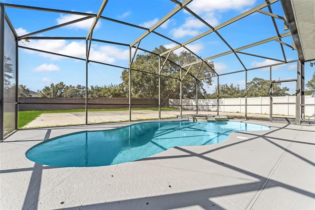 Под контрактом: $557,900 (4 спален, 3 ванн, 2912 Квадратных фут)