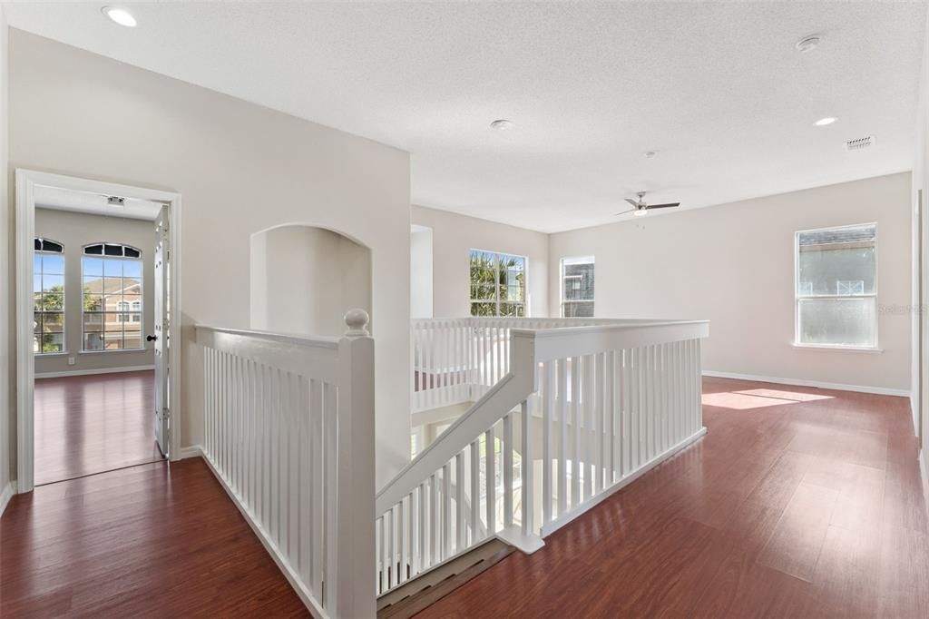 Под контрактом: $557,900 (4 спален, 3 ванн, 2912 Квадратных фут)