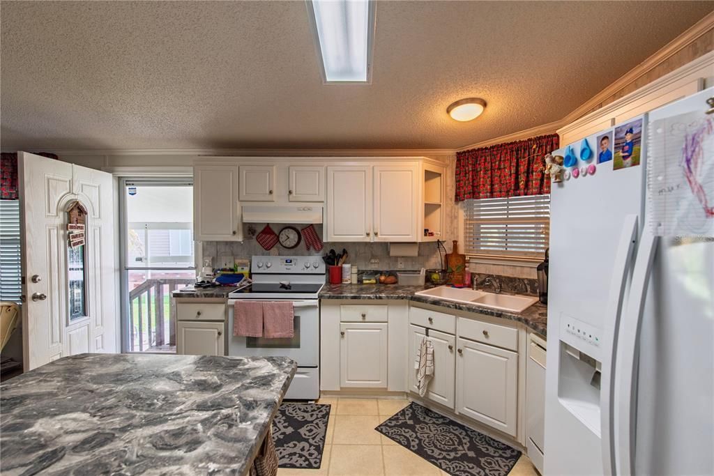 На продажу: $130,000 (2 спален, 2 ванн, 1008 Квадратных фут)