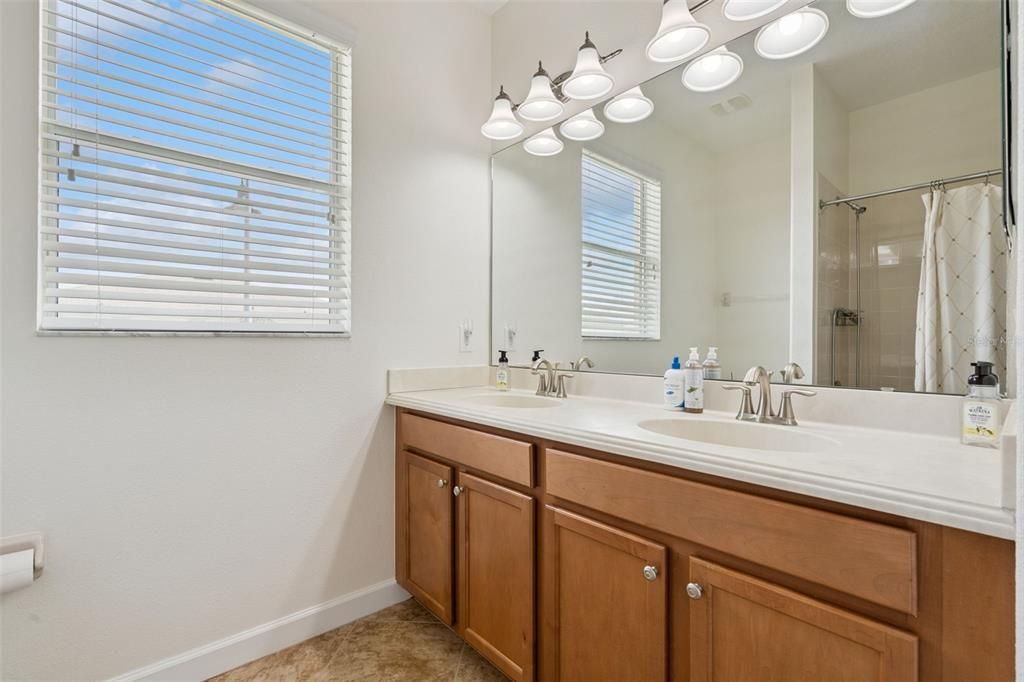 待售: $495,000 (4 贝兹, 3 浴室, 2293 平方英尺)