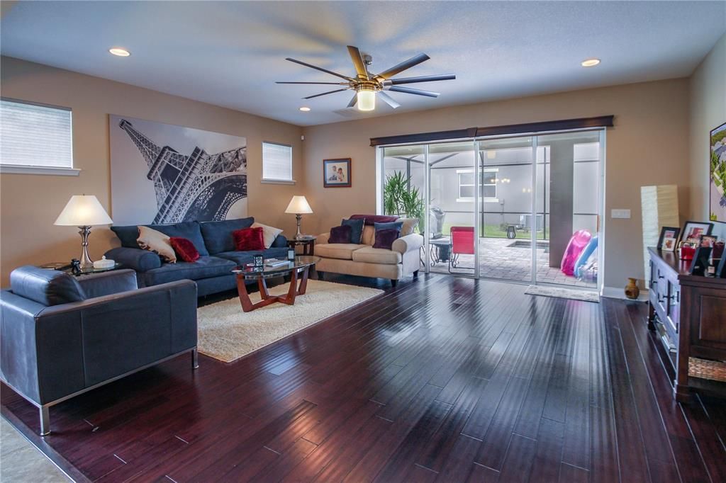 En Renta: $3,995 (3 camas, 3 baños, 2798 Pies cuadrados)