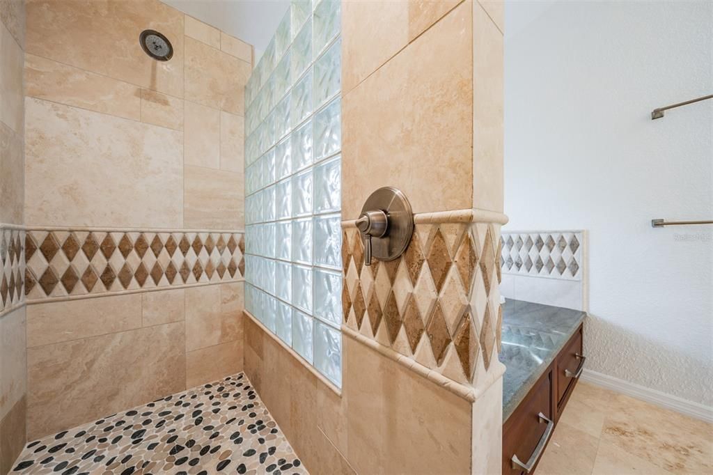 For Sale: $1,100,000 (5 beds, 3 baths, 3450 Square Feet)