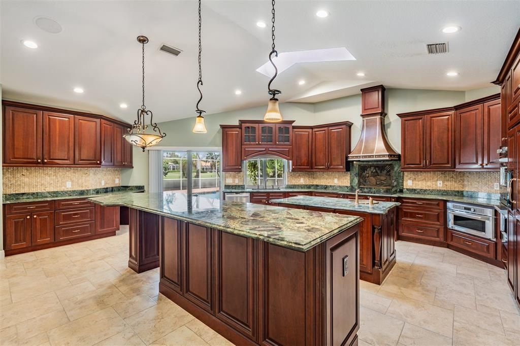 For Sale: $1,100,000 (5 beds, 3 baths, 3450 Square Feet)