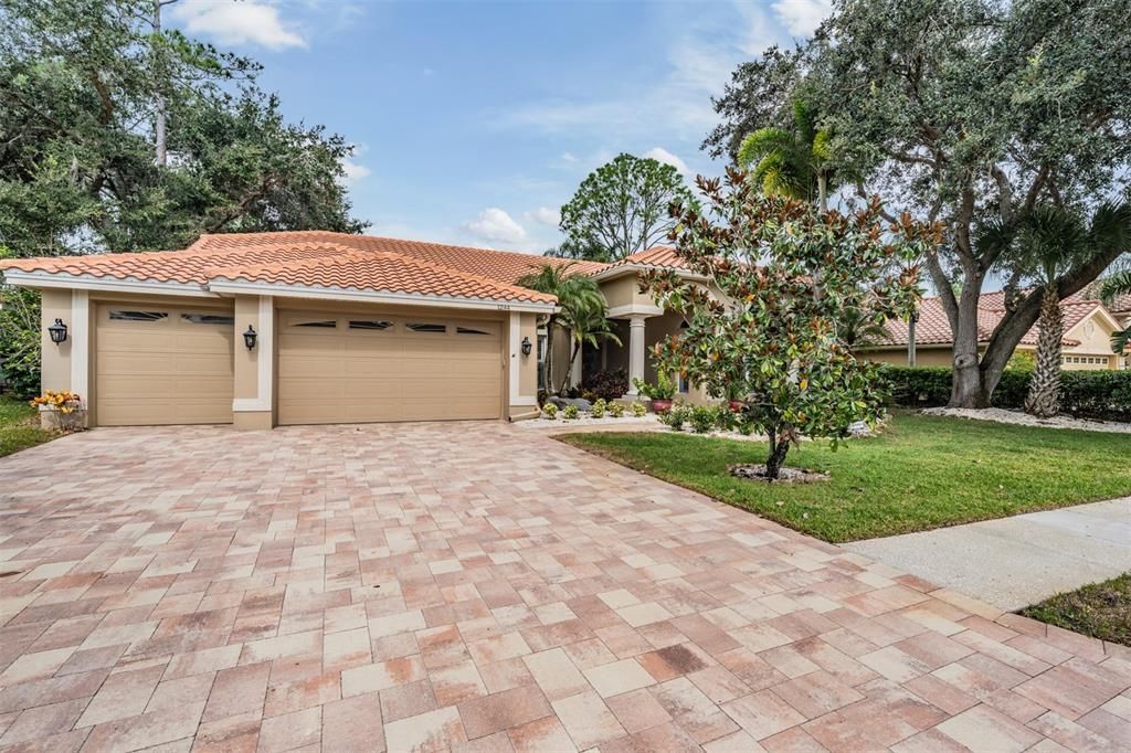 For Sale: $1,100,000 (5 beds, 3 baths, 3450 Square Feet)