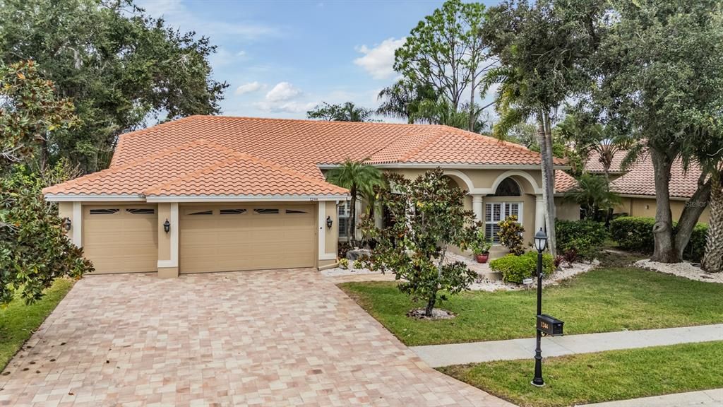 For Sale: $1,100,000 (5 beds, 3 baths, 3450 Square Feet)