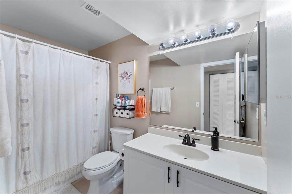 Active With Contract: $179,999 (2 beds, 2 baths, 990 Square Feet)