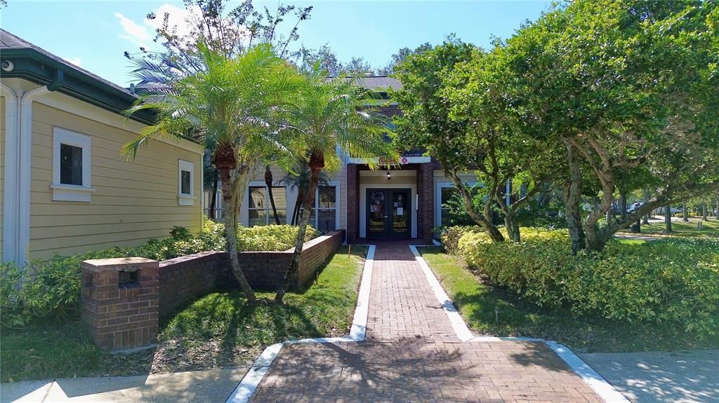 Active With Contract: $179,999 (2 beds, 2 baths, 990 Square Feet)