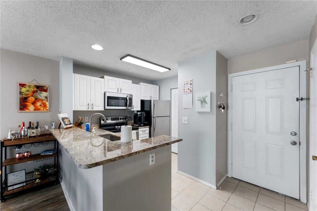 Active With Contract: $179,999 (2 beds, 2 baths, 990 Square Feet)