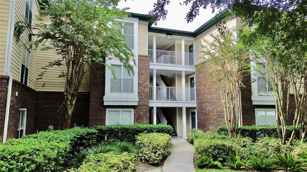 Active With Contract: $179,999 (2 beds, 2 baths, 990 Square Feet)