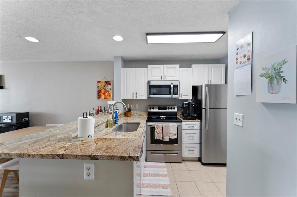 Active With Contract: $179,999 (2 beds, 2 baths, 990 Square Feet)