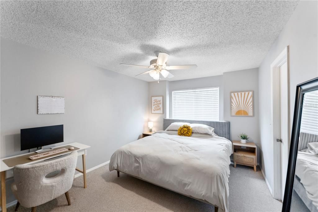 Active With Contract: $179,999 (2 beds, 2 baths, 990 Square Feet)