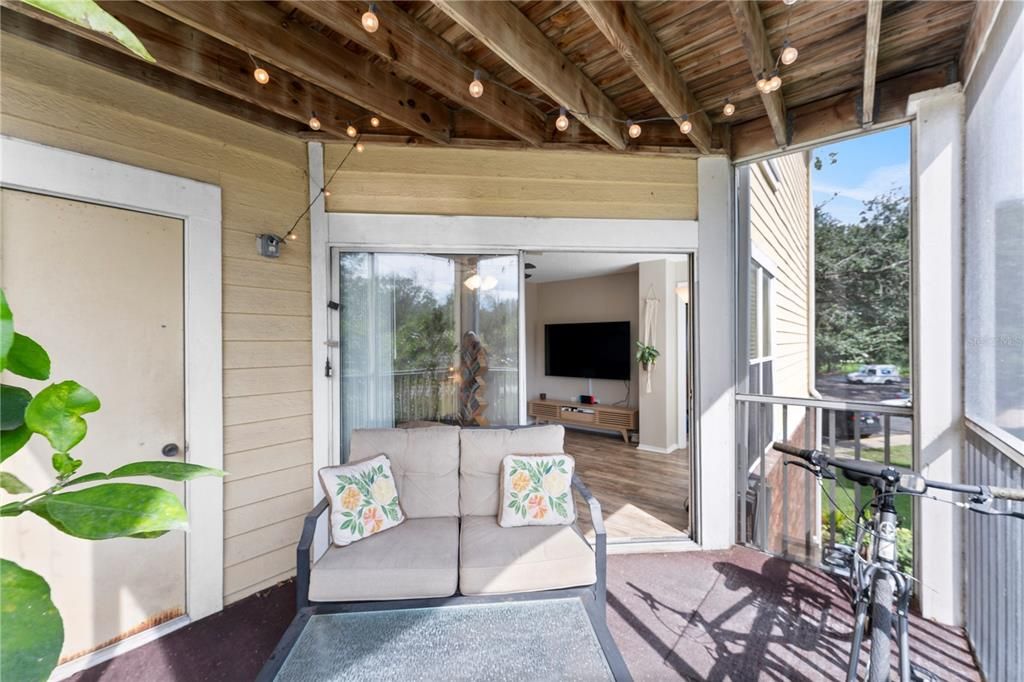 Active With Contract: $179,999 (2 beds, 2 baths, 990 Square Feet)