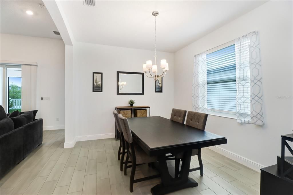 For Rent: $2,900 (4 beds, 2 baths, 1898 Square Feet)