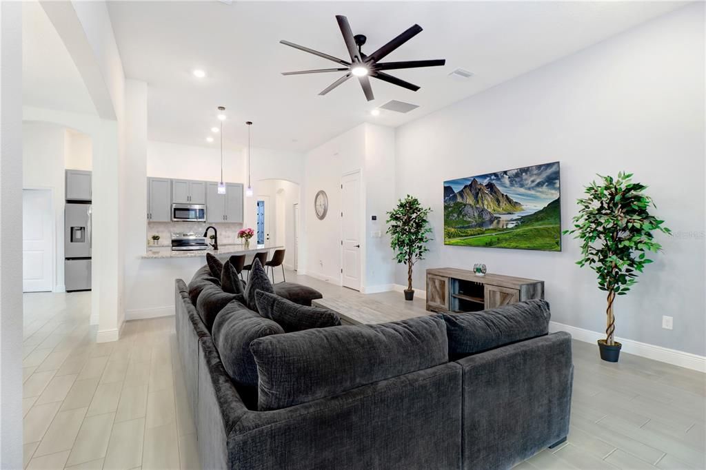 For Rent: $2,900 (4 beds, 2 baths, 1898 Square Feet)