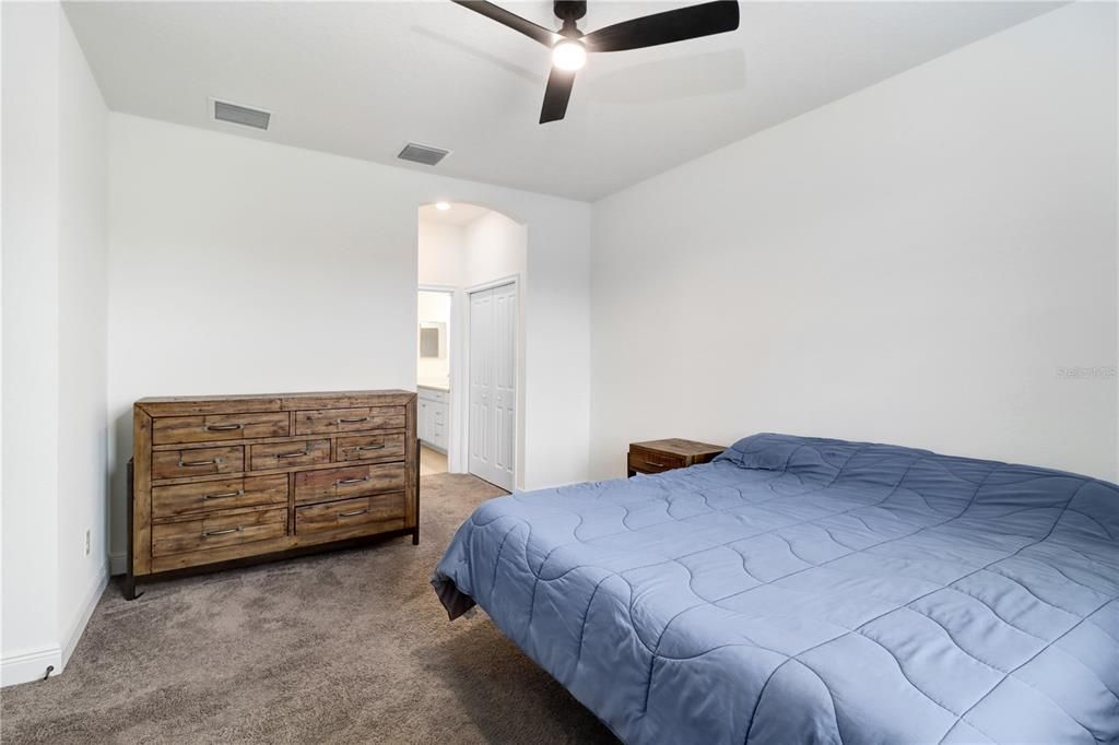 For Rent: $2,900 (4 beds, 2 baths, 1898 Square Feet)