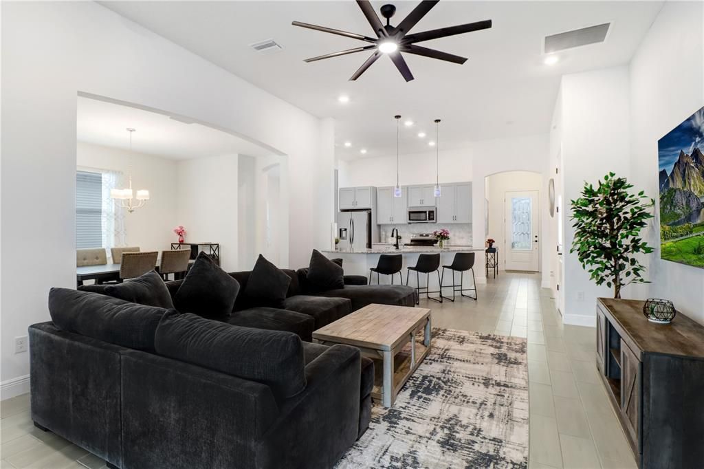 For Rent: $2,900 (4 beds, 2 baths, 1898 Square Feet)