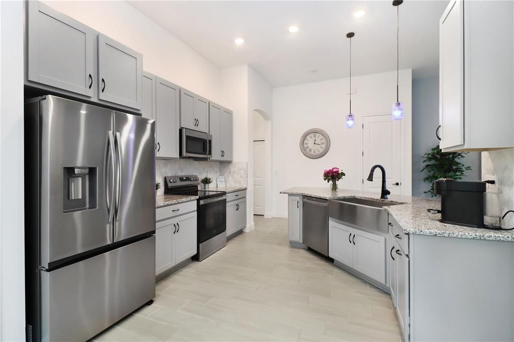 For Rent: $2,900 (4 beds, 2 baths, 1898 Square Feet)