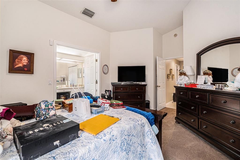 Под контрактом: $385,000 (4 спален, 2 ванн, 1788 Квадратных фут)