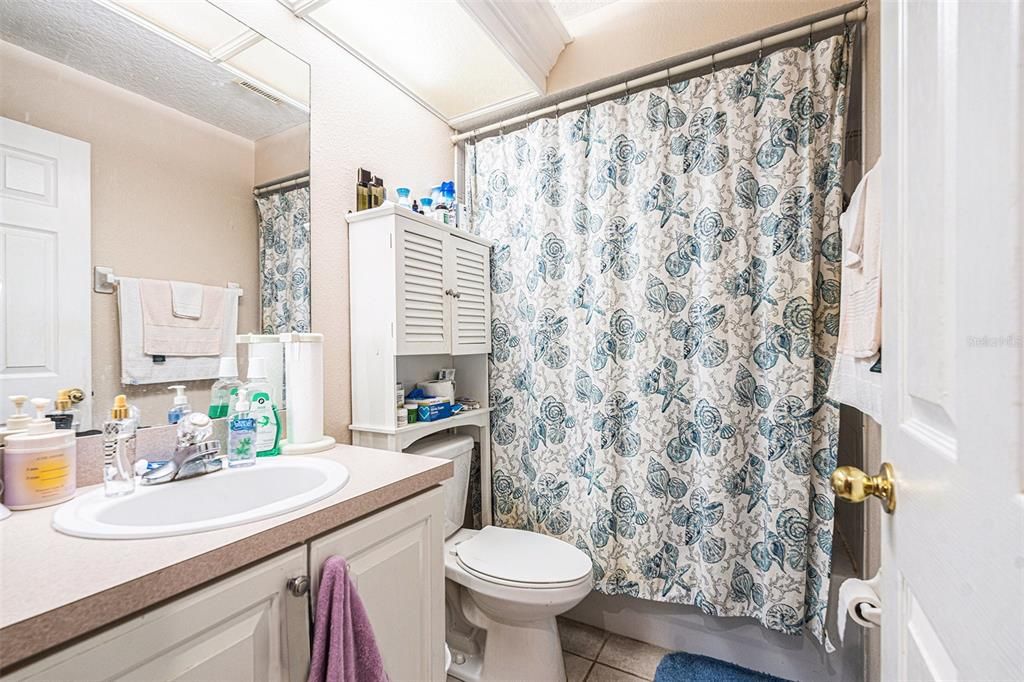 Под контрактом: $385,000 (4 спален, 2 ванн, 1788 Квадратных фут)