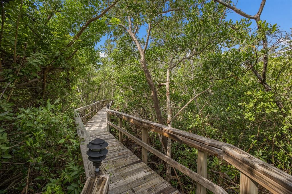 На продажу: $628,000 (2 спален, 2 ванн, 1440 Квадратных фут)