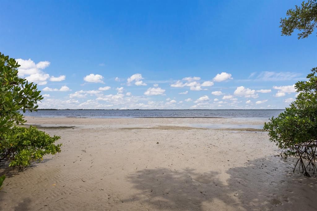 На продажу: $628,000 (2 спален, 2 ванн, 1440 Квадратных фут)