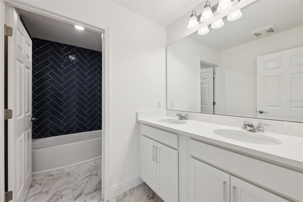 На продажу: $654,900 (6 спален, 4 ванн, 4677 Квадратных фут)