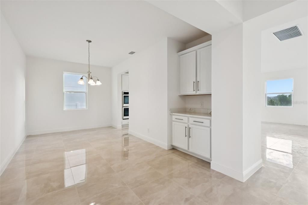 На продажу: $654,900 (6 спален, 4 ванн, 4677 Квадратных фут)