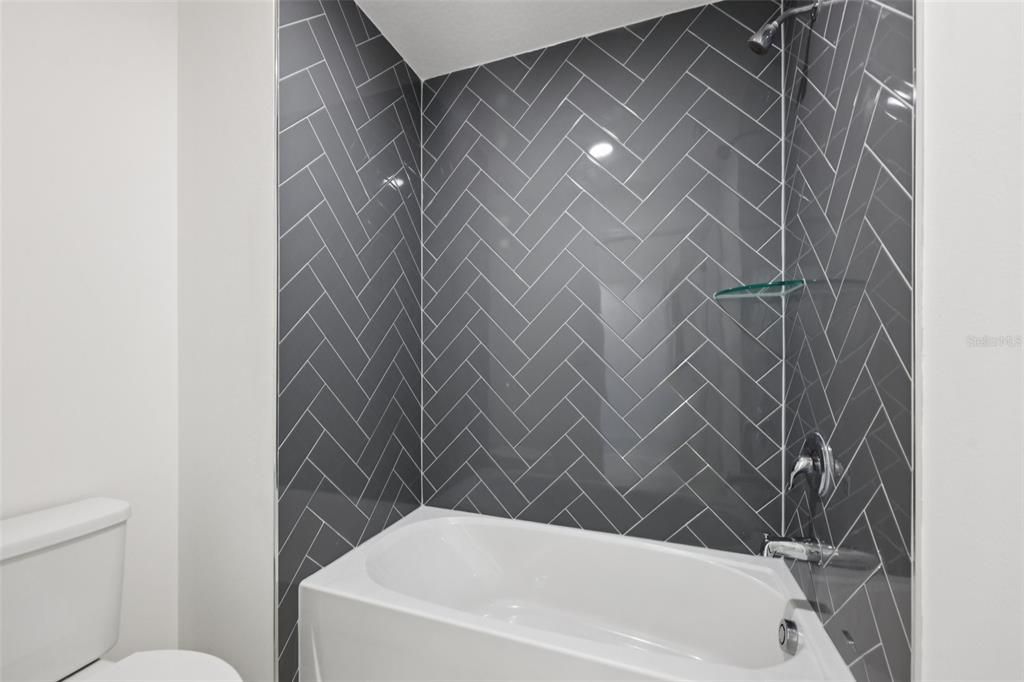 На продажу: $654,900 (6 спален, 4 ванн, 4677 Квадратных фут)