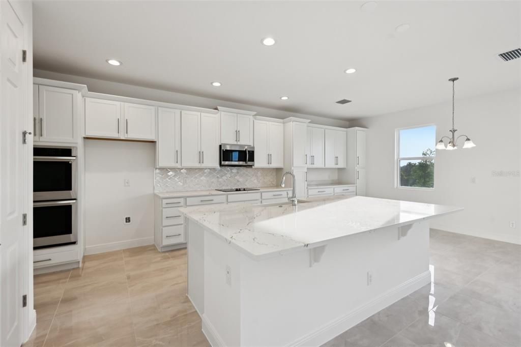 На продажу: $654,900 (6 спален, 4 ванн, 4677 Квадратных фут)