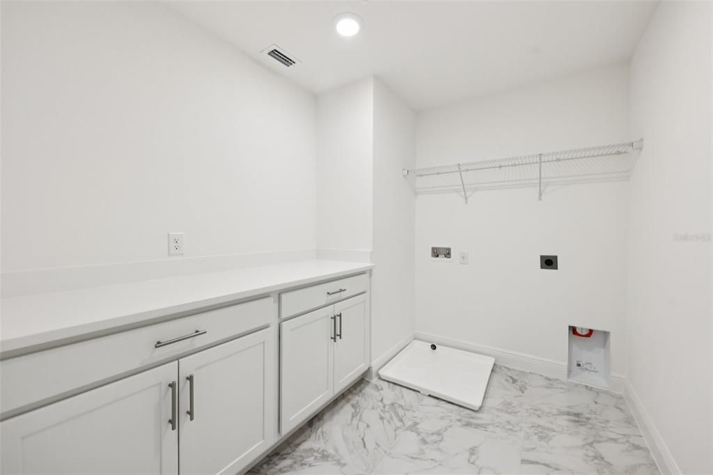 На продажу: $654,900 (6 спален, 4 ванн, 4677 Квадратных фут)