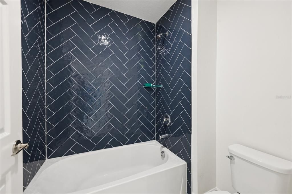 На продажу: $654,900 (6 спален, 4 ванн, 4677 Квадратных фут)