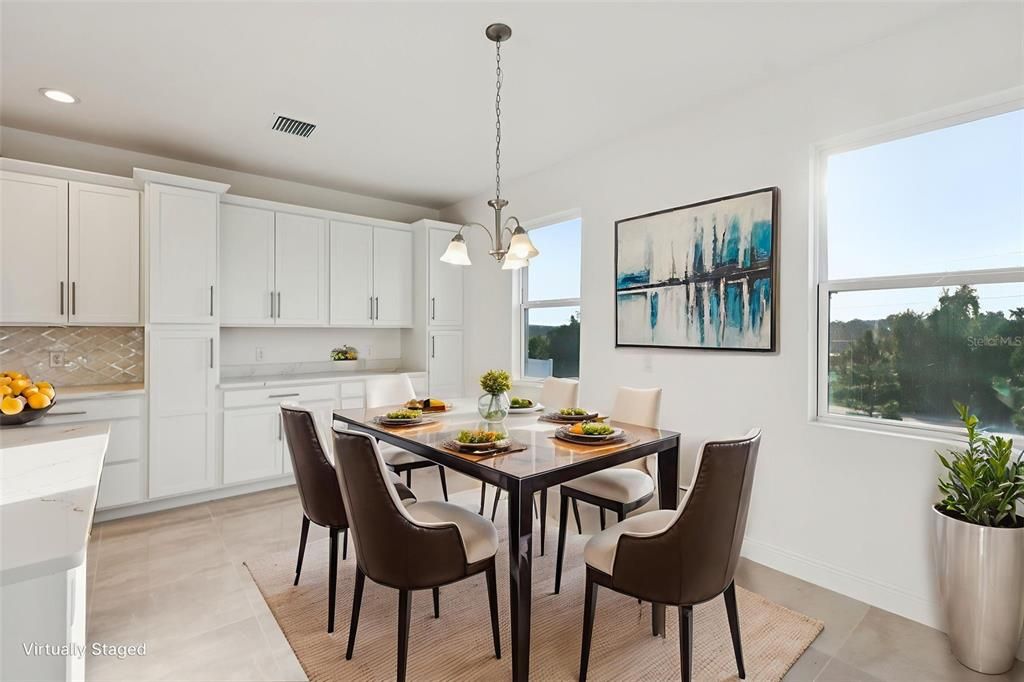 На продажу: $654,900 (6 спален, 4 ванн, 4677 Квадратных фут)