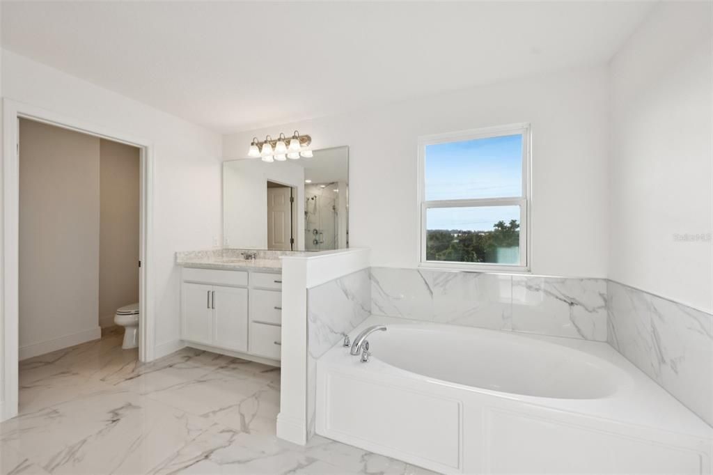 На продажу: $654,900 (6 спален, 4 ванн, 4677 Квадратных фут)