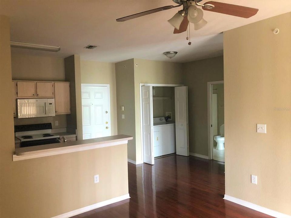 出租: $1,350 (1 贝兹, 1 浴室, 645 平方英尺)