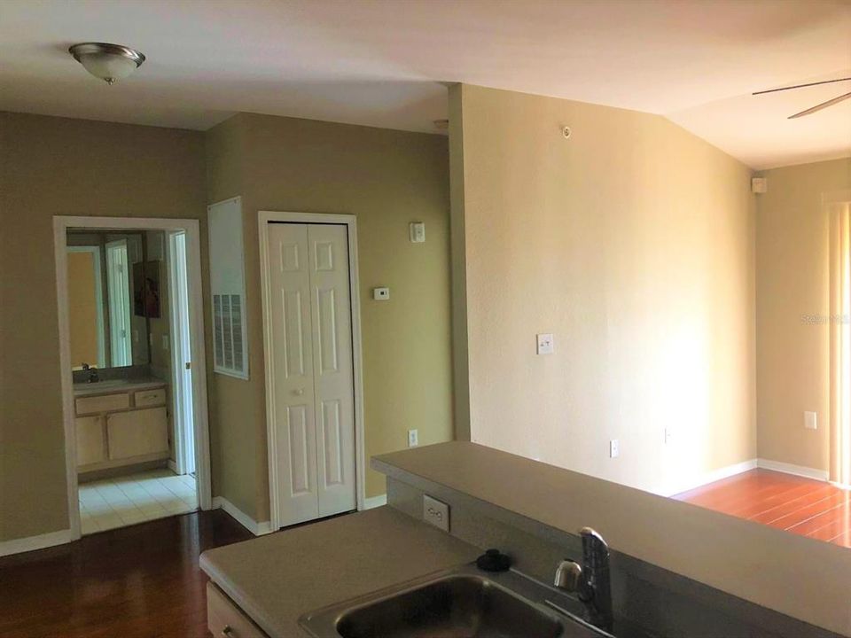 出租: $1,350 (1 贝兹, 1 浴室, 645 平方英尺)