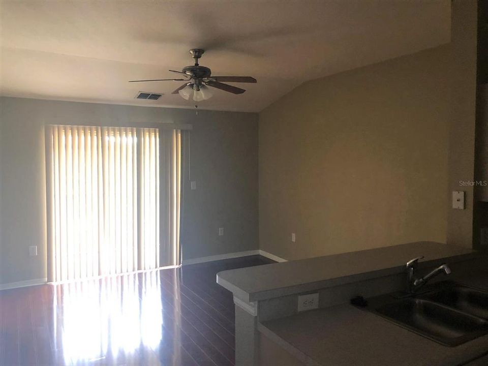 出租: $1,350 (1 贝兹, 1 浴室, 645 平方英尺)