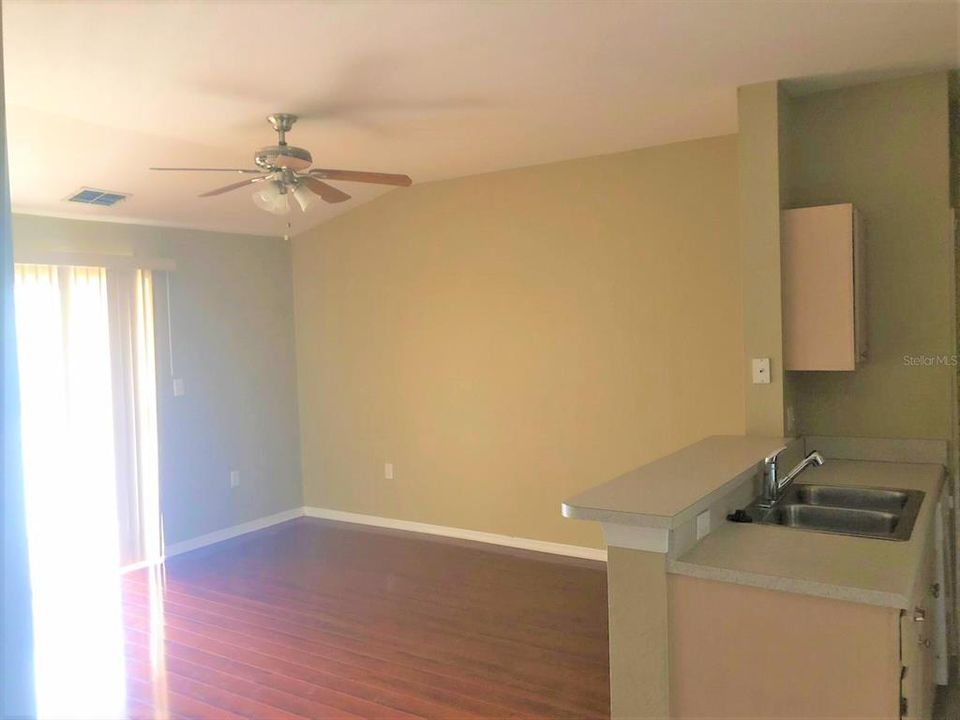 出租: $1,350 (1 贝兹, 1 浴室, 645 平方英尺)