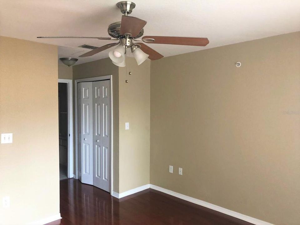 出租: $1,350 (1 贝兹, 1 浴室, 645 平方英尺)