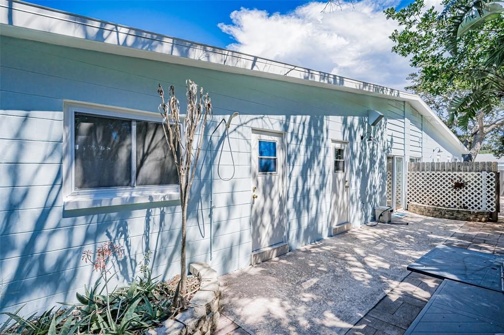 For Rent: $2,550 (2 beds, 1 baths, 729 Square Feet)