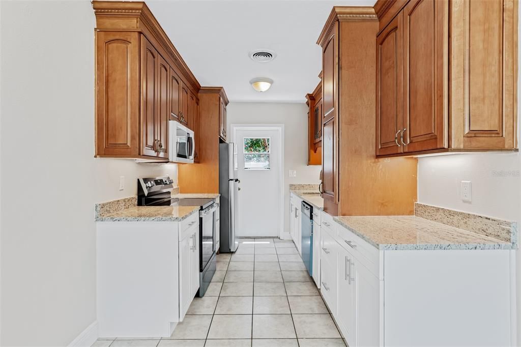 For Rent: $2,550 (2 beds, 1 baths, 729 Square Feet)