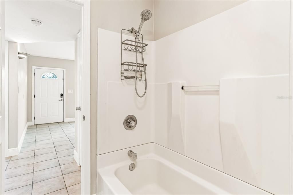 For Rent: $2,550 (2 beds, 1 baths, 729 Square Feet)