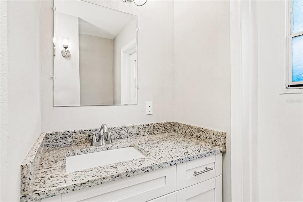 For Rent: $2,550 (2 beds, 1 baths, 729 Square Feet)