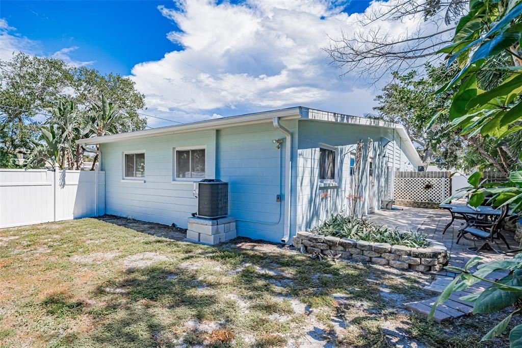 For Rent: $2,550 (2 beds, 1 baths, 729 Square Feet)